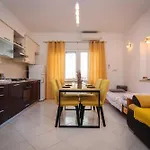 With Parking Space Palit, Rab - 4971 公寓