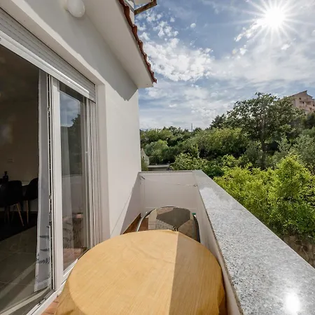 With Parking Space Palit, Rab - 4971 公寓 *