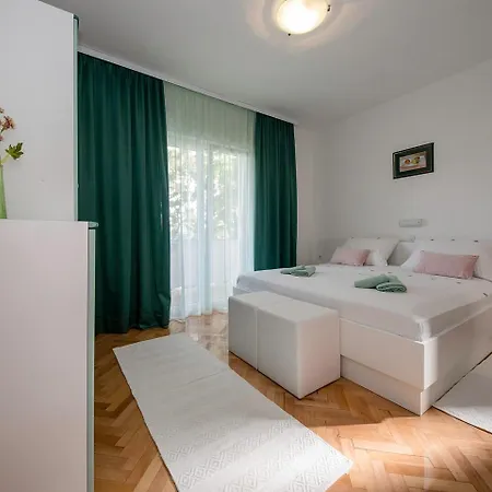 Apartman With A Parking Space Palit, Rab - 4971 *
