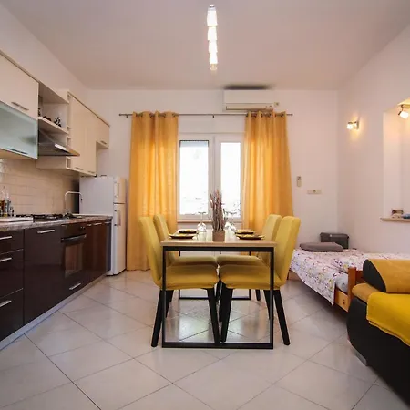With Parking Space Palit, Rab - 4971 Daire
