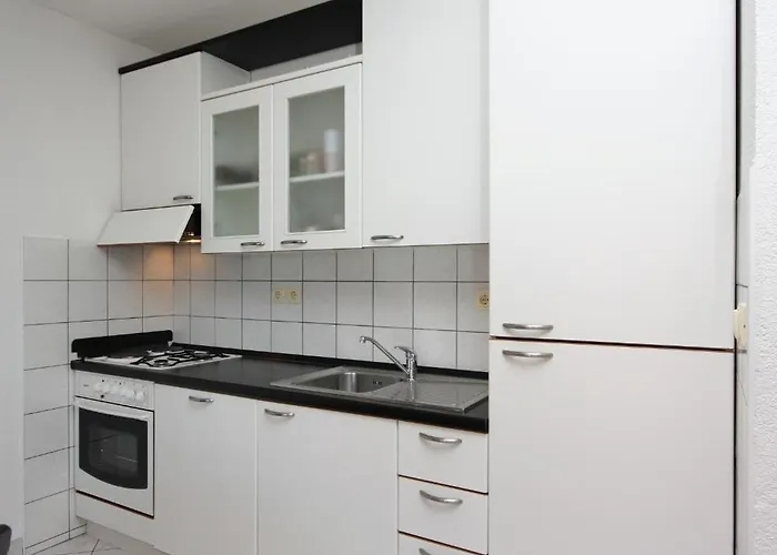 With Parking Space Palit, Rab - 4971 דירה *
