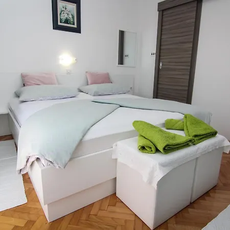 Appartement With Parking Space Palit, Rab - 4971 Palit